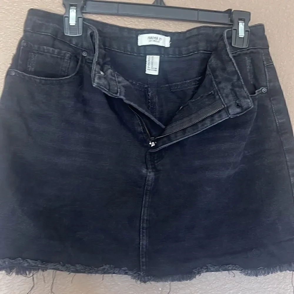 Forever 21 black denim skirt size 29